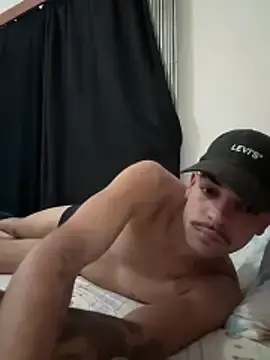 Stripchat Sex Cam of caio18b