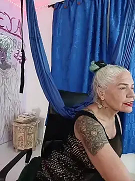 Stripchat Sex Cam of freyadevil333