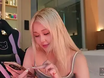 Stripchat Adult Webcams of hyun_chia