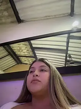 Stripchat Watch Live Sex Cams of lunablossom_