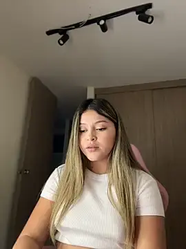 Stripchat Live Sex of lunablossom_