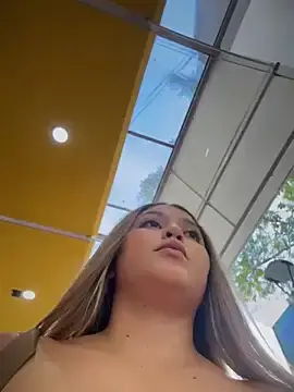 Stripchat Live Sex of lunablossom_