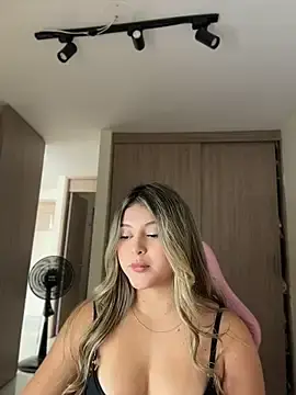 Stripchat Adult Webcam of lunablossom_