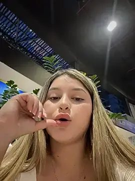 Stripchat Best live sex cam show of lunablossom_
