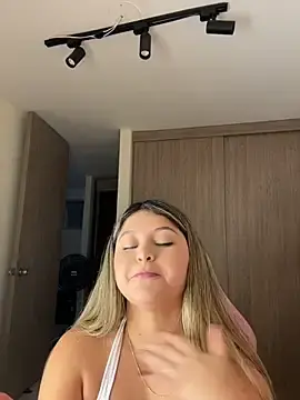 Stripchat Live Porn of lunablossom_