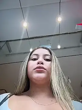 Stripchat Live Porn of lunablossom_