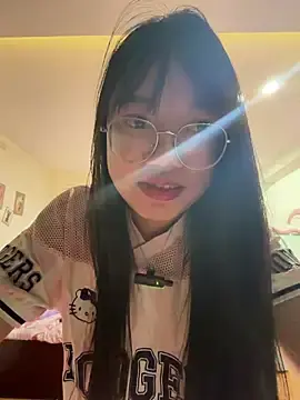 Stripchat Nude Webcam of Emmiuuuu03