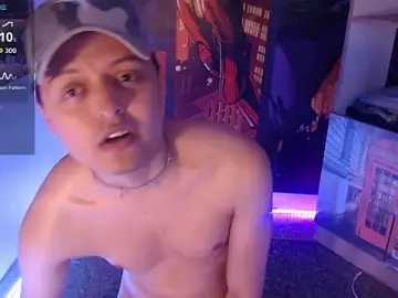 Stripchat Live Sex Cam of Kevin_Charless