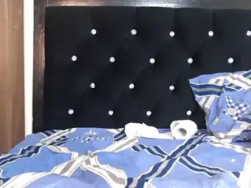 Stripchat Free Porn Cam of Queen_bee25