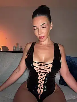 Stripchat Adult Webcams of krissiswrld-
