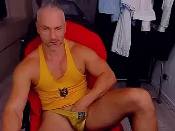 Stripchat Sex Cam of MarisMuscle