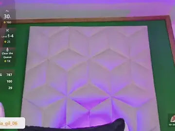 Stripchat Live Sex Cam of queen__violet