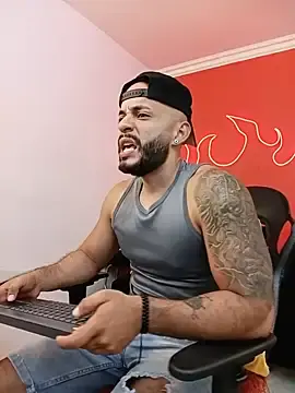 Stripchat Free Porn Cam of Mike_savage3