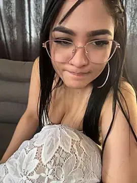 Stripchat Sex Cam of Emily_firee