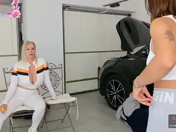 Stripchat Adult Webcam of TUNDEROSE1