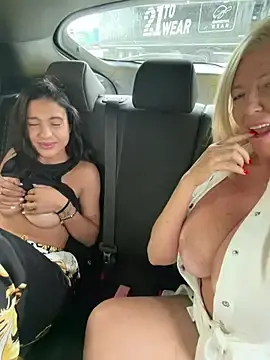 Stripchat Live Sex of TUNDEROSE1