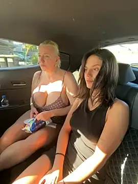 Stripchat Best Webcam of TUNDEROSE1