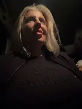 Stripchat Adult Webcam of TUNDEROSE1