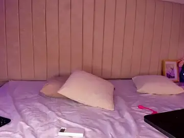 Stripchat Free Live Porn of Littleolivia_