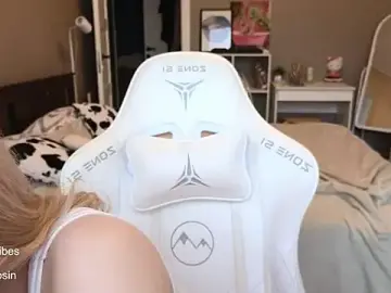 Stripchat Live Sex Cam of Maya_NextDoor