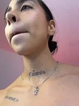 Stripchat Live Sex Cam of sophierooy22