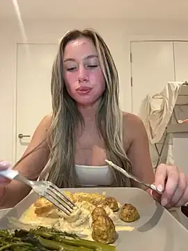 Stripchat Nude Webcam of SexySaraxxoo