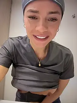 Stripchat Free Porn Cam of alicee16