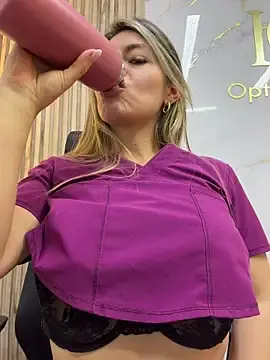 Stripchat Live Sex Cam of alicee16