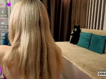 Stripchat Free Live Porn of Holl1Would