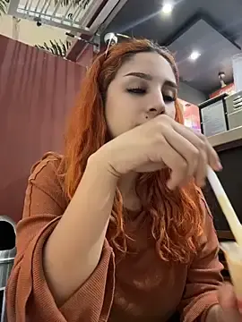 Stripchat Live Sex Cam of Mon_Cherry