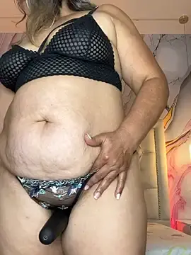 Stripchat Sex Cam of Lucy_Milf_474