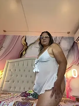 Stripchat Live Porn of Lucy_Milf_474