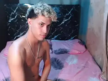 Stripchat Best live sex cam show of Wild_Squad