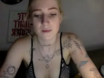 Stripchat Free Porn Cam of EmmyWet