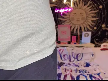 Stripchat Live Sex Cam of Lilmissbigguy