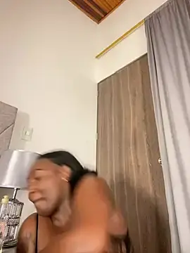 Stripchat Live Sex Cam of emilyrojas
