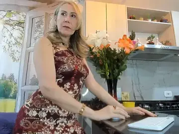 Stripchat Free Porn Cam of ashleymilf_1