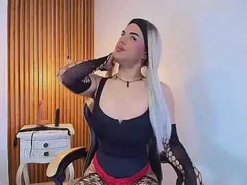 Stripchat Live Sex Cam of SofiaSquirtVS