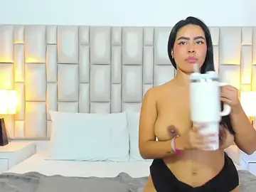 Stripchat Sex Cam of paola_katy_dicks