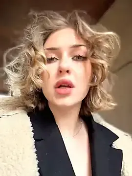 Stripchat Live Sex Cam of KellyKeler