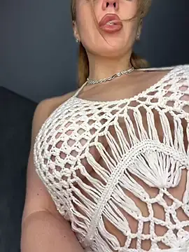 Stripchat Adult Video Chat of MilfNextDoor20