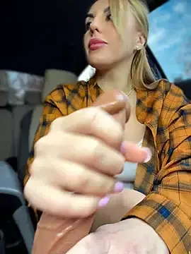 Stripchat Free Porn Cam of MilfNextDoor20