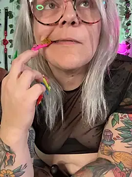 Stripchat Free Porn Cam of CherryBombBomb