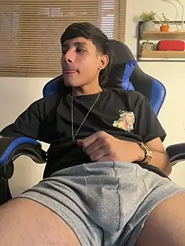 Stripchat Live Sex Cam of cody_fox10