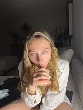 Stripchat Free Porn Cam of romyxxs