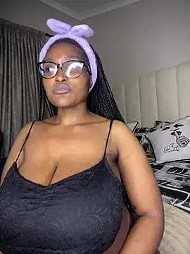 Stripchat Adult Webcam of Bustygoddess32