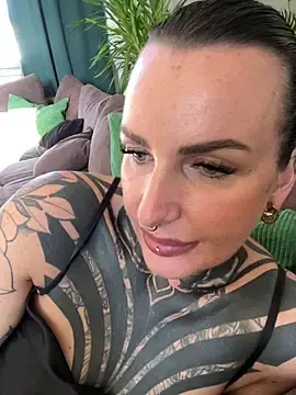 Stripchat Sex Cam of KathaleaNoir
