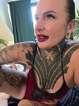Stripchat Live Sex of KathaleaNoir