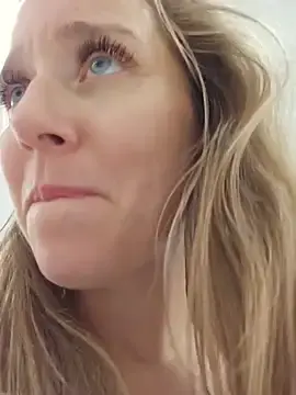 Stripchat Live Sex of SkyelarSomer