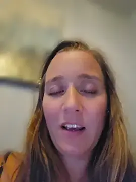 Stripchat Sex Cam of SkyelarSomer